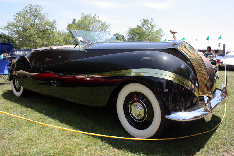 My favorite car of the show. Wow! Just wow! It looks like something an oil baron would drive in a Tintin comic.